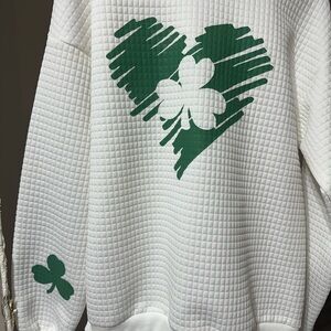 Trinity Shamrock - White Sweatshirt with Green Clover Heart NWOT MN